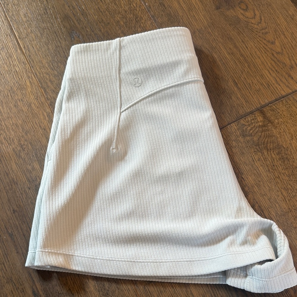Lululemon Ribbed shorts cream